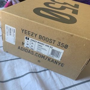 Yeezy boost 350 v2black red size7 men size8 women